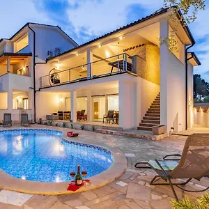 Apartament Asta